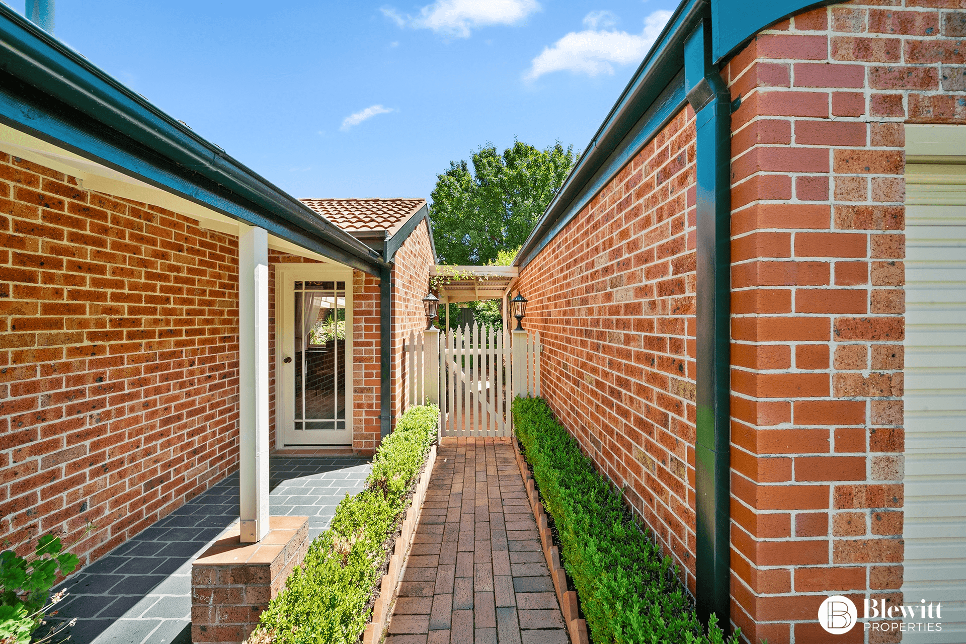 8 Elm Way, Jerrabomberra, NSW 2619