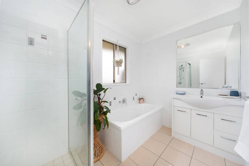 4 Ruby Lane, COOROY, QLD 4563