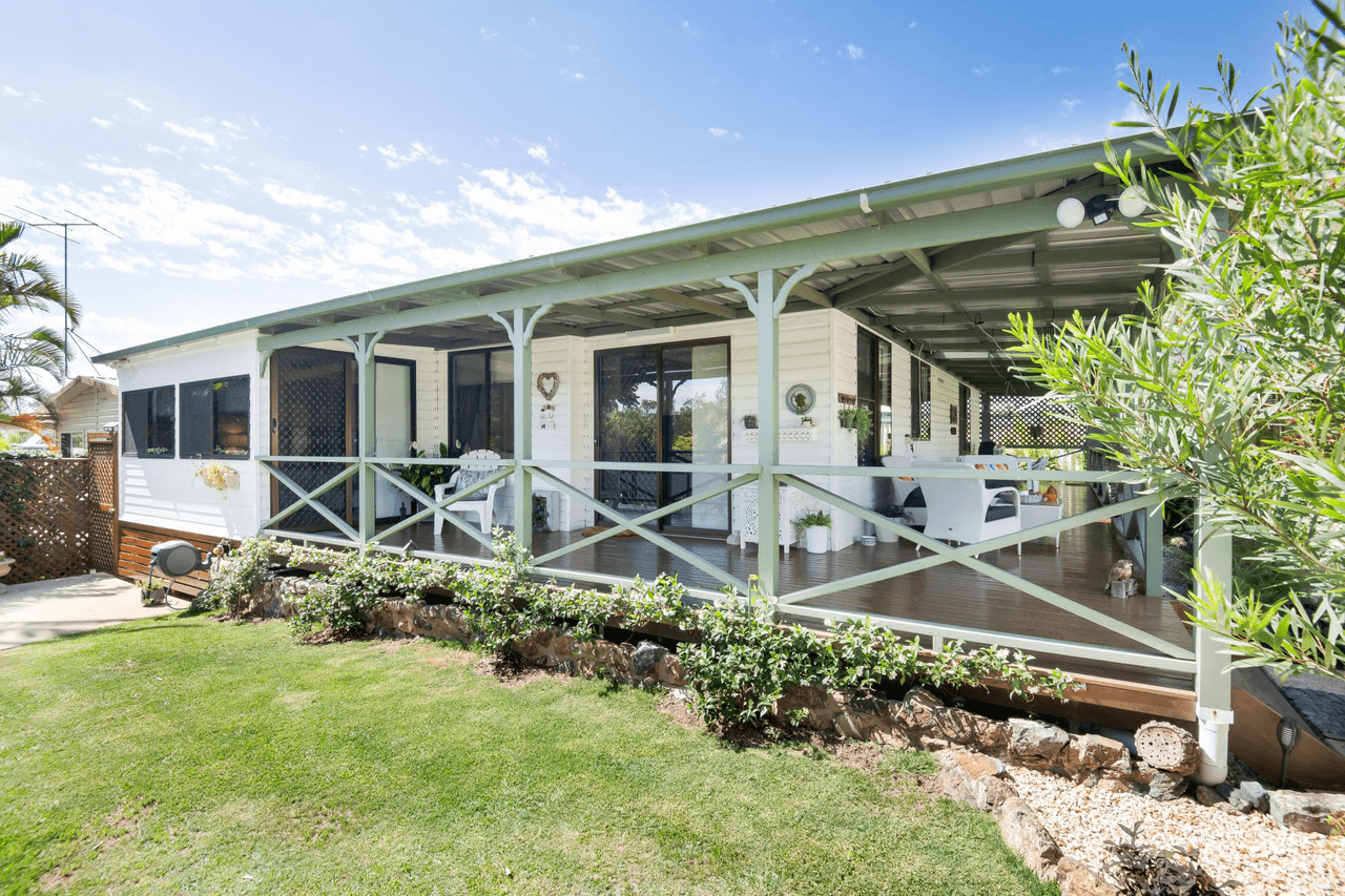 6/8 Hearnes Lake Road, The Pines, WOOLGOOLGA, NSW 2456