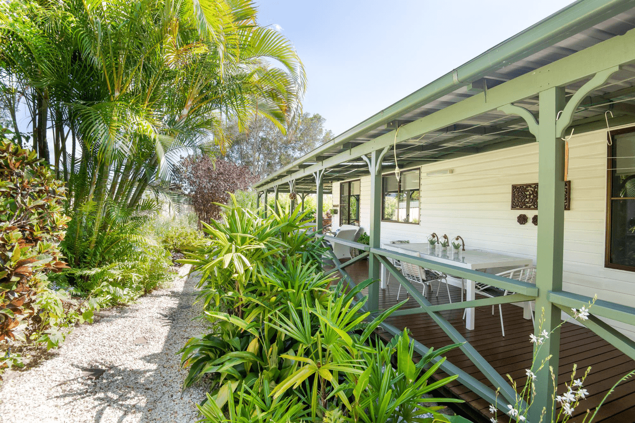 6/8 Hearnes Lake Road, The Pines, WOOLGOOLGA, NSW 2456