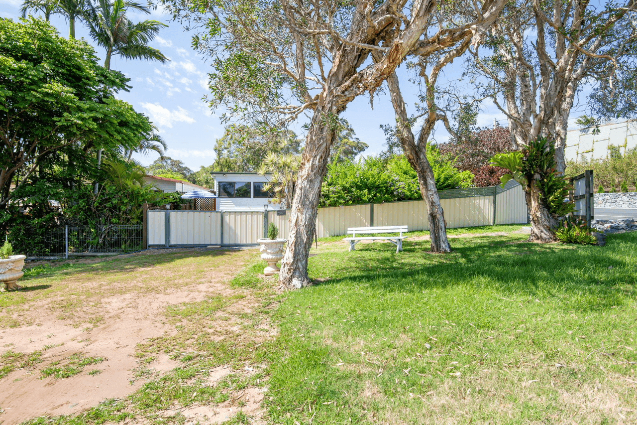 6/8 Hearnes Lake Road, The Pines, WOOLGOOLGA, NSW 2456