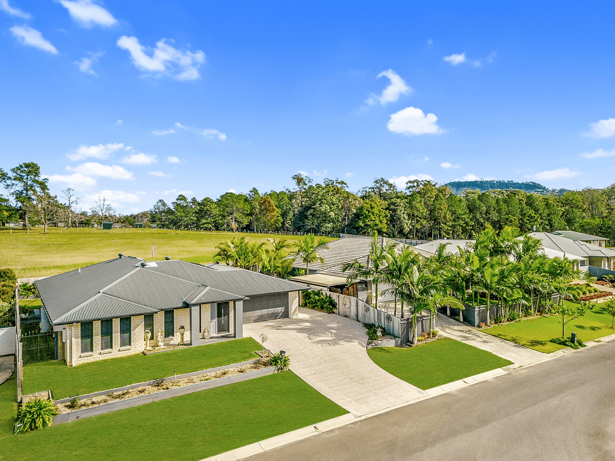 25 Pineview Drive, BEERWAH, QLD 4519