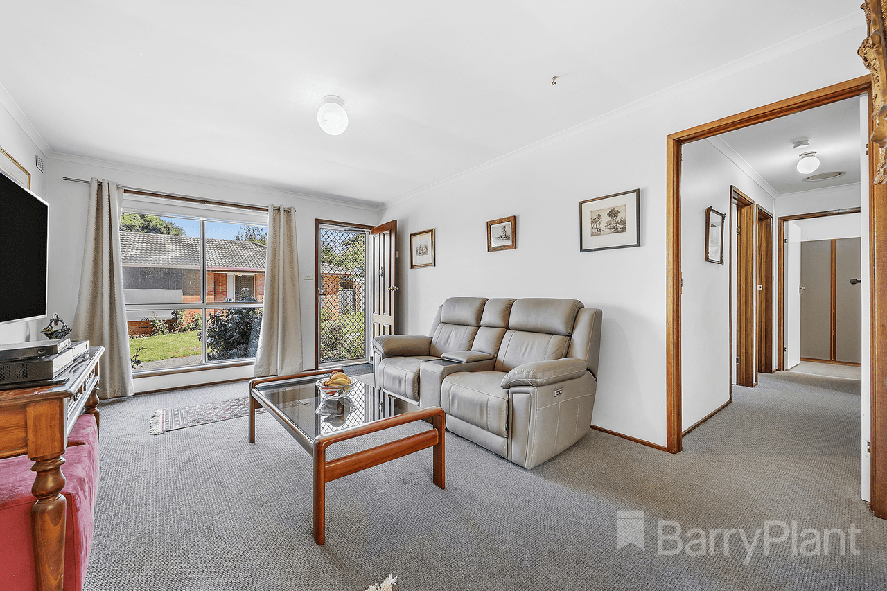 10 Burnbank Close, Lake Wendouree, VIC 3350