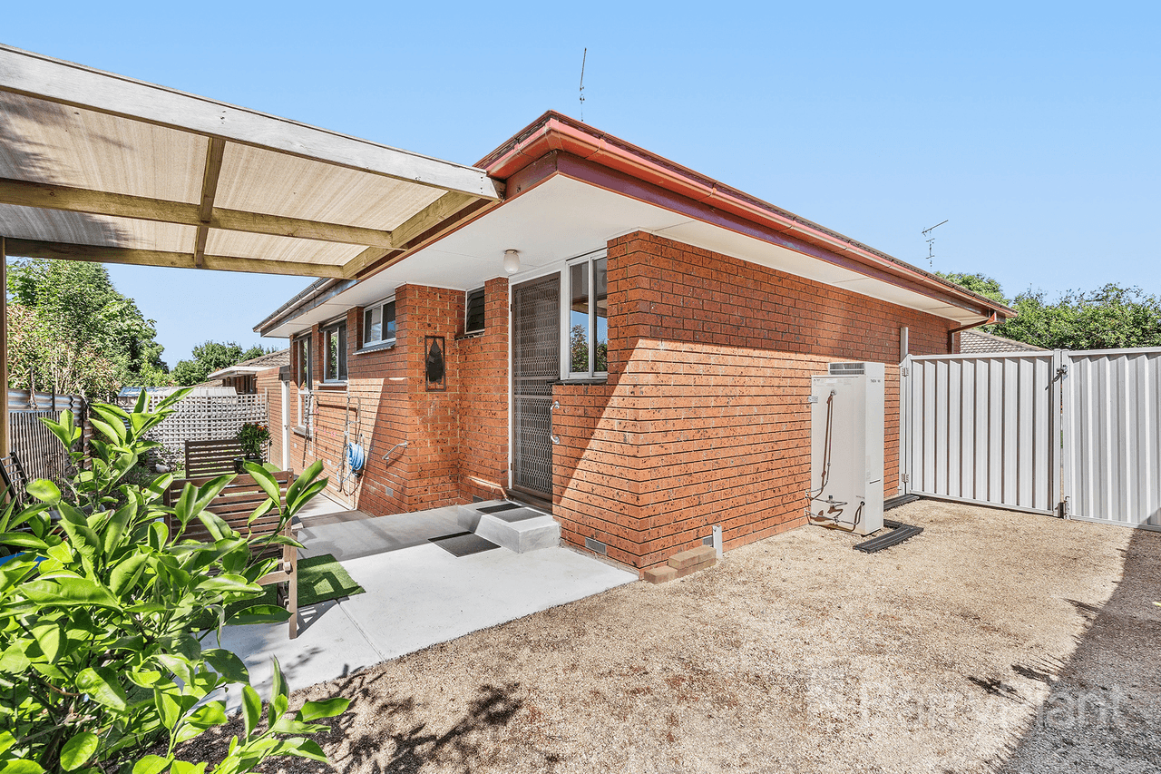 10 Burnbank Close, Lake Wendouree, VIC 3350