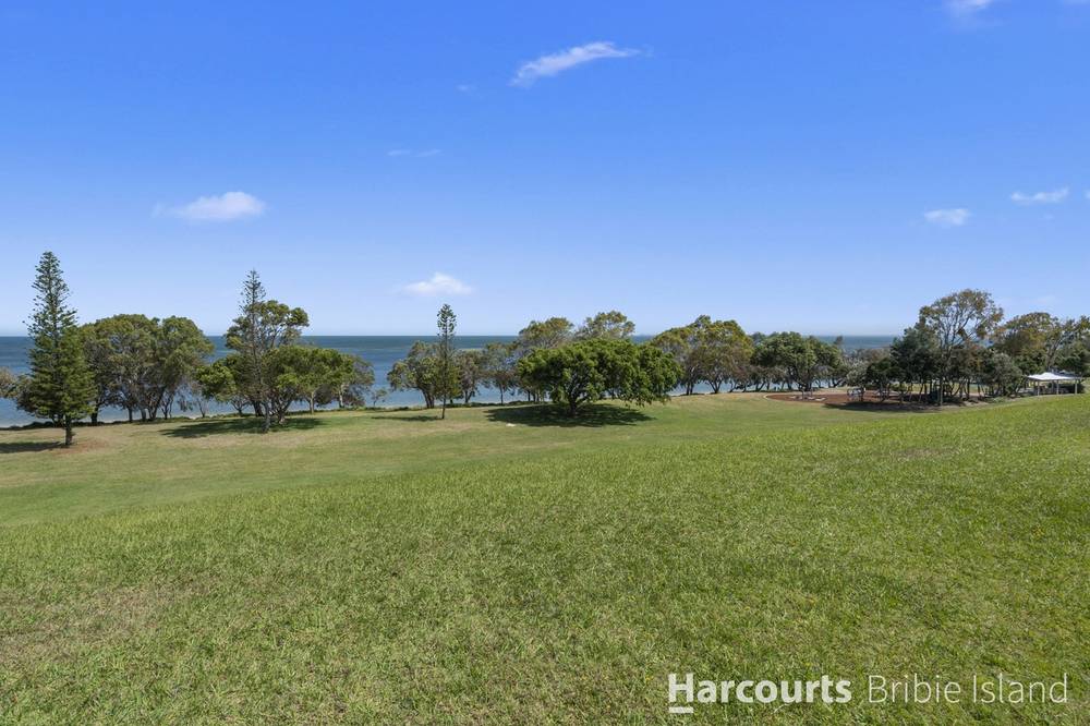 7 Clark Terrace, SANDSTONE POINT, QLD 4511