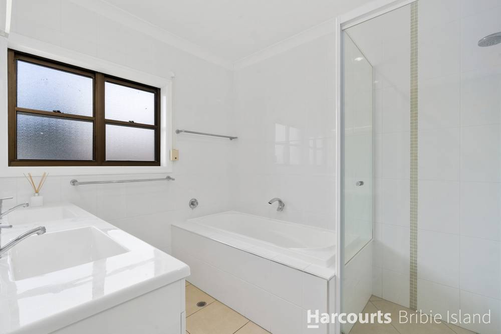 7 Clark Terrace, SANDSTONE POINT, QLD 4511