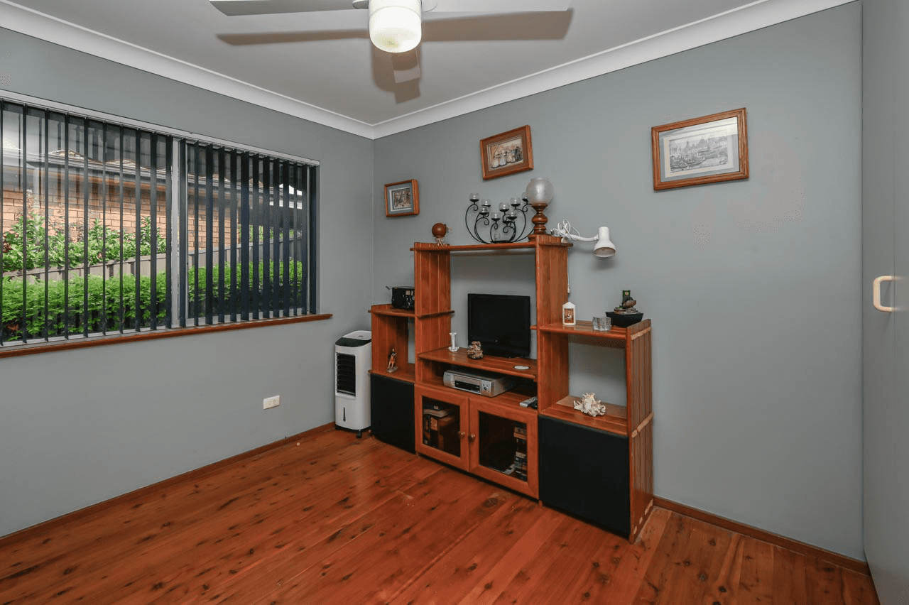 28 Roy Avenue, BOLTON POINT, NSW 2283