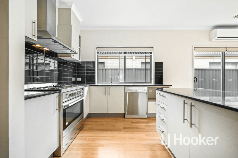 13 Rannoch Street, CRANBOURNE EAST, VIC 3977