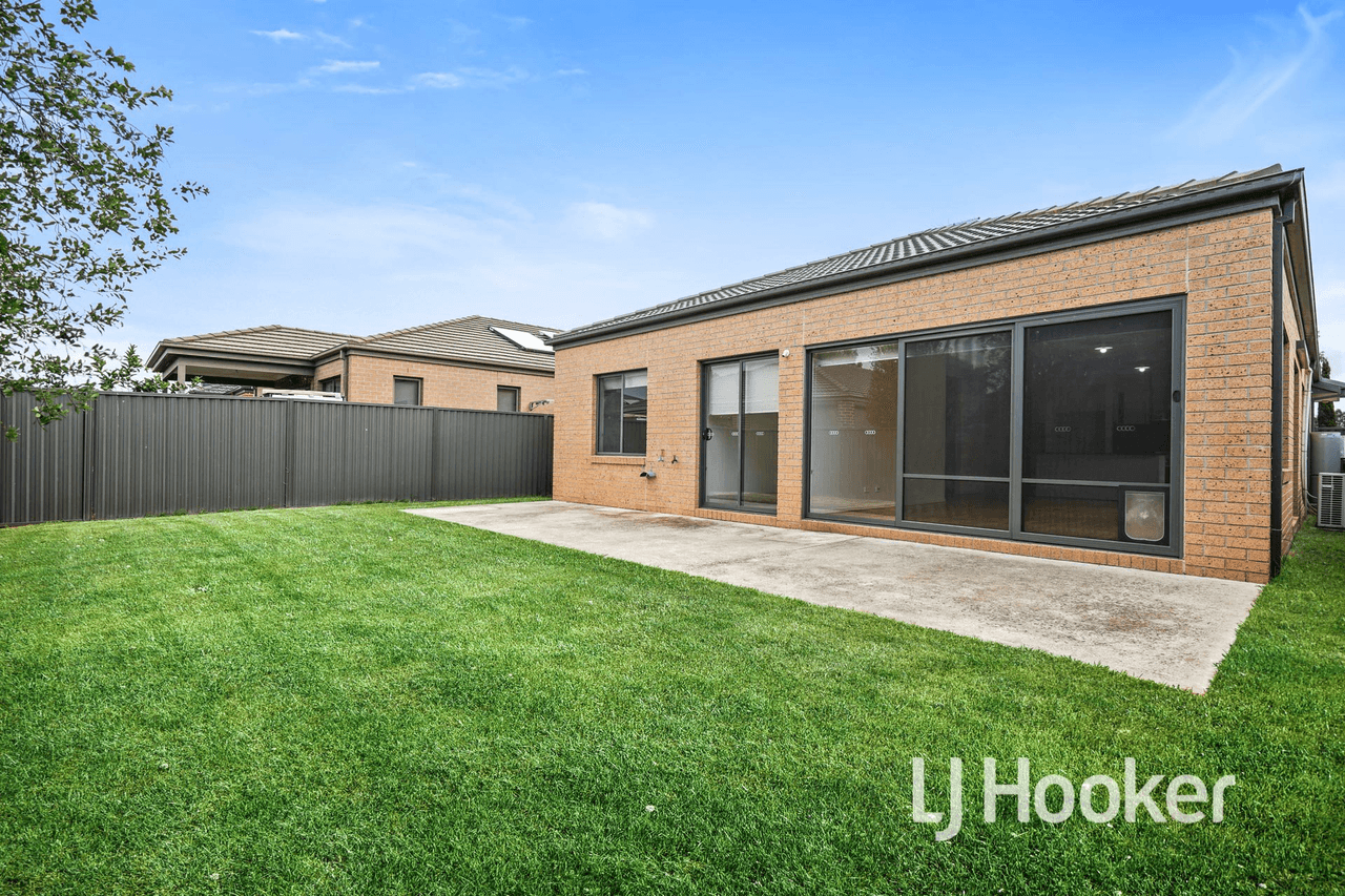 13 Rannoch Street, CRANBOURNE EAST, VIC 3977