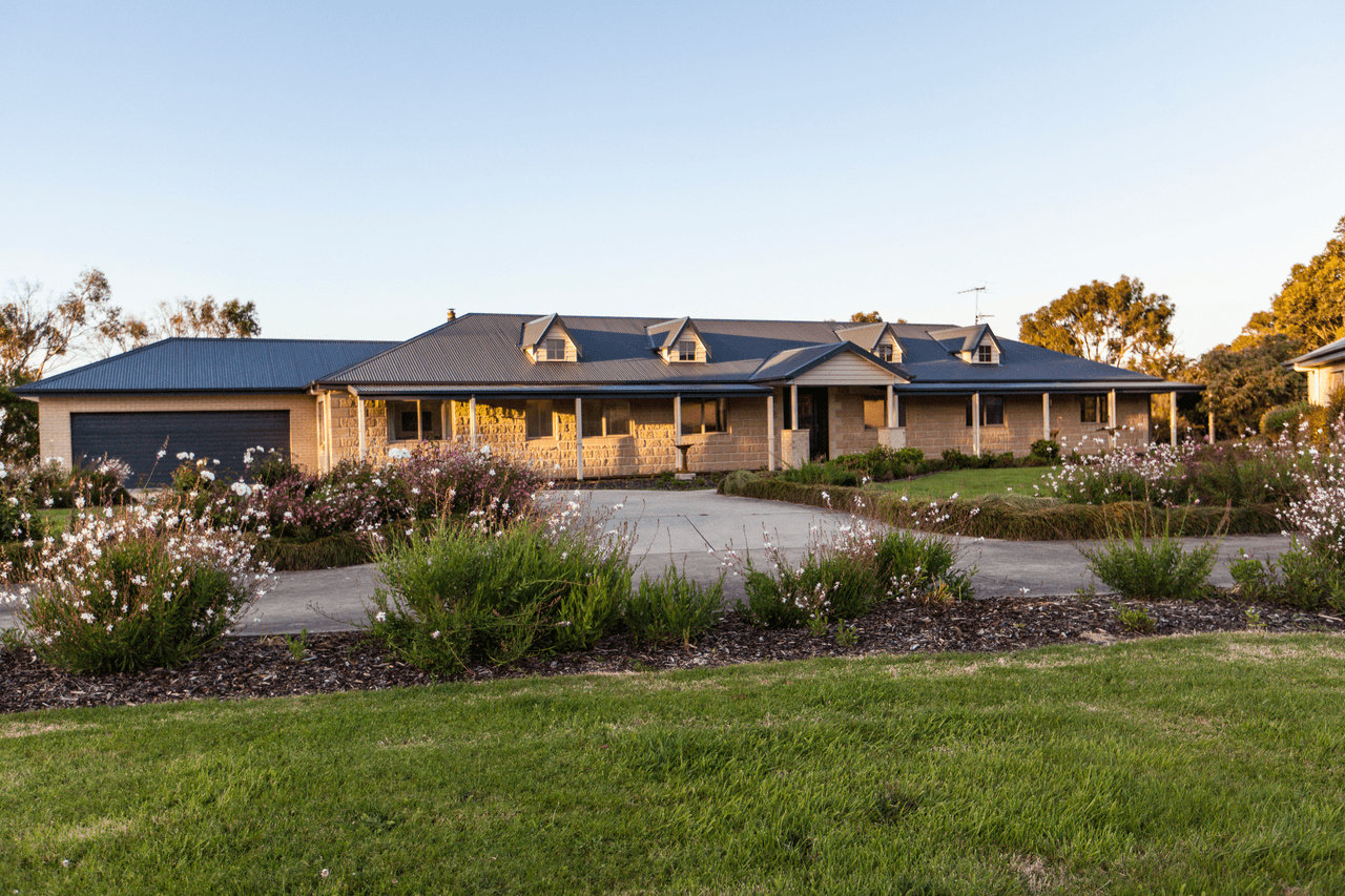 15 Cooper Lane, INVERLOCH, VIC 3996