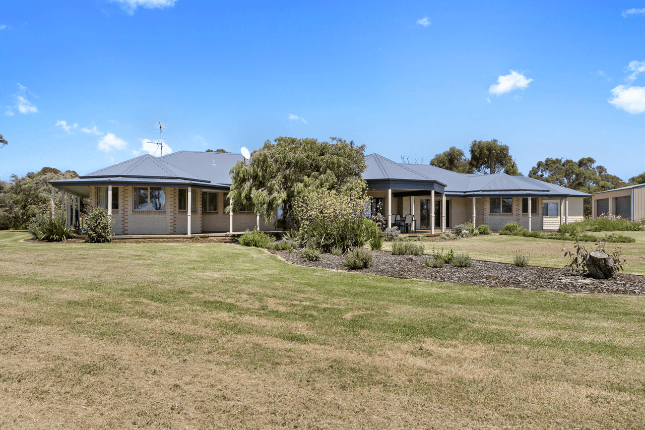 15 Cooper Lane, INVERLOCH, VIC 3996