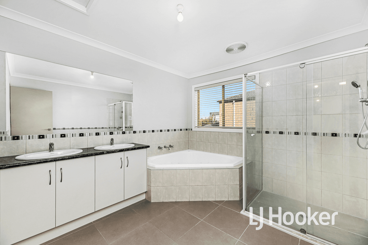 7 Azimuth Close, NARRE WARREN SOUTH, VIC 3805