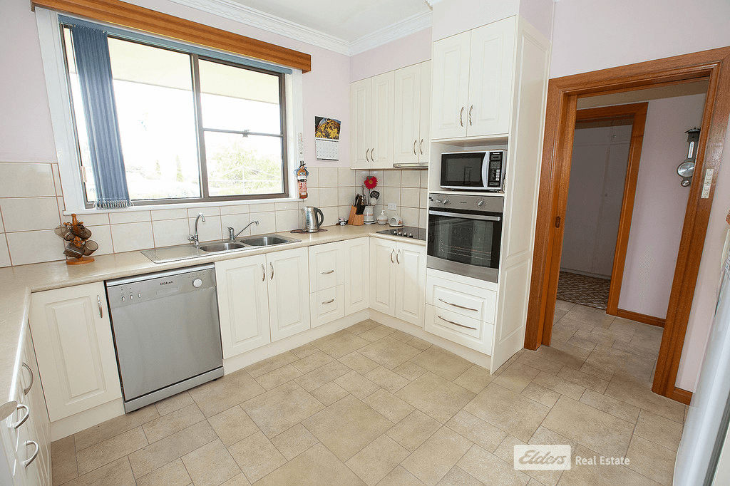 3 FOURTH Avenue, NARACOORTE, SA 5271