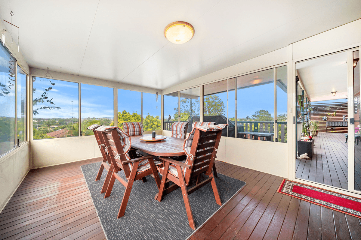 136 Barbaralla Drive, SPRINGWOOD, QLD 4127