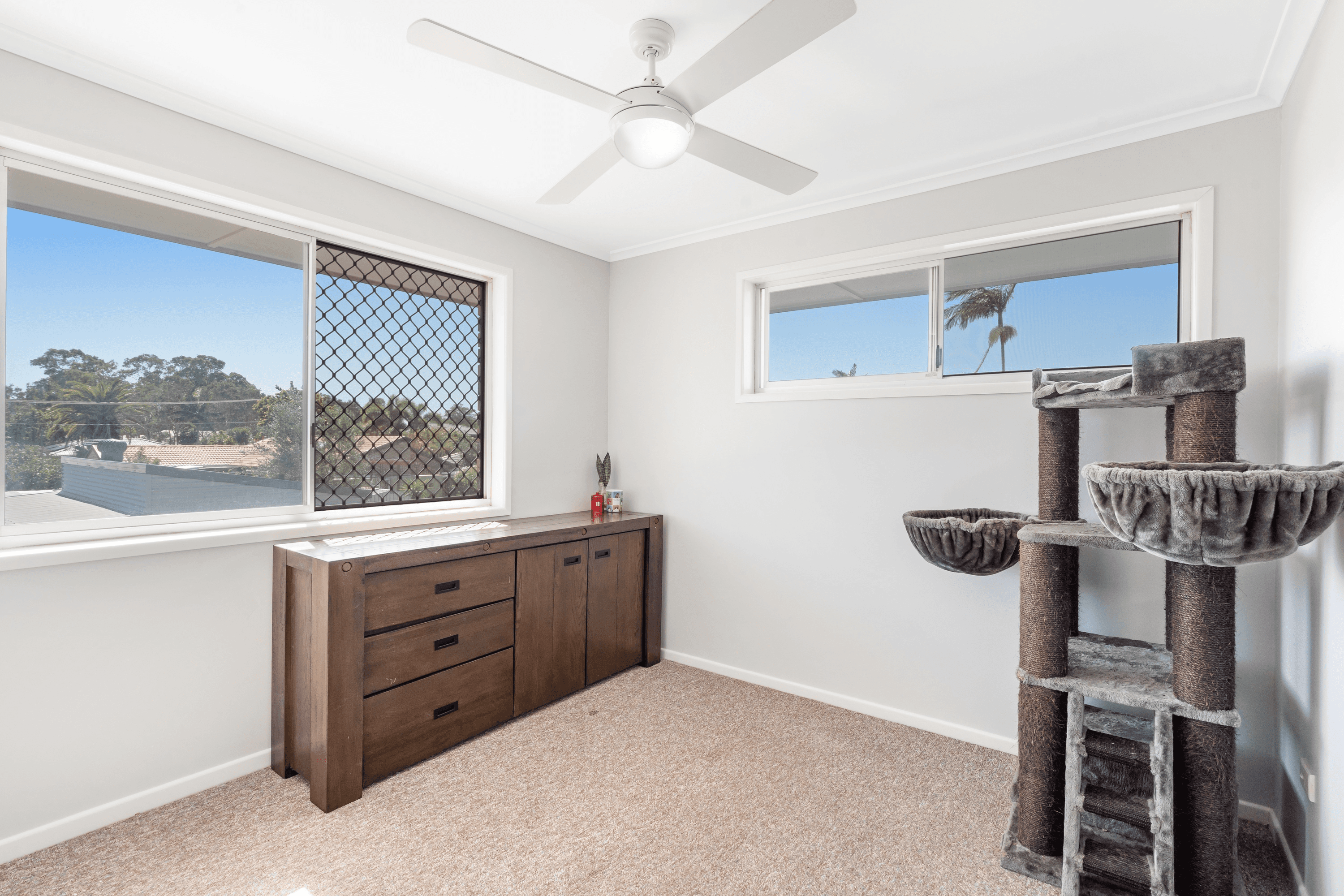 18 Beacon Crescent, Newport, QLD 4020