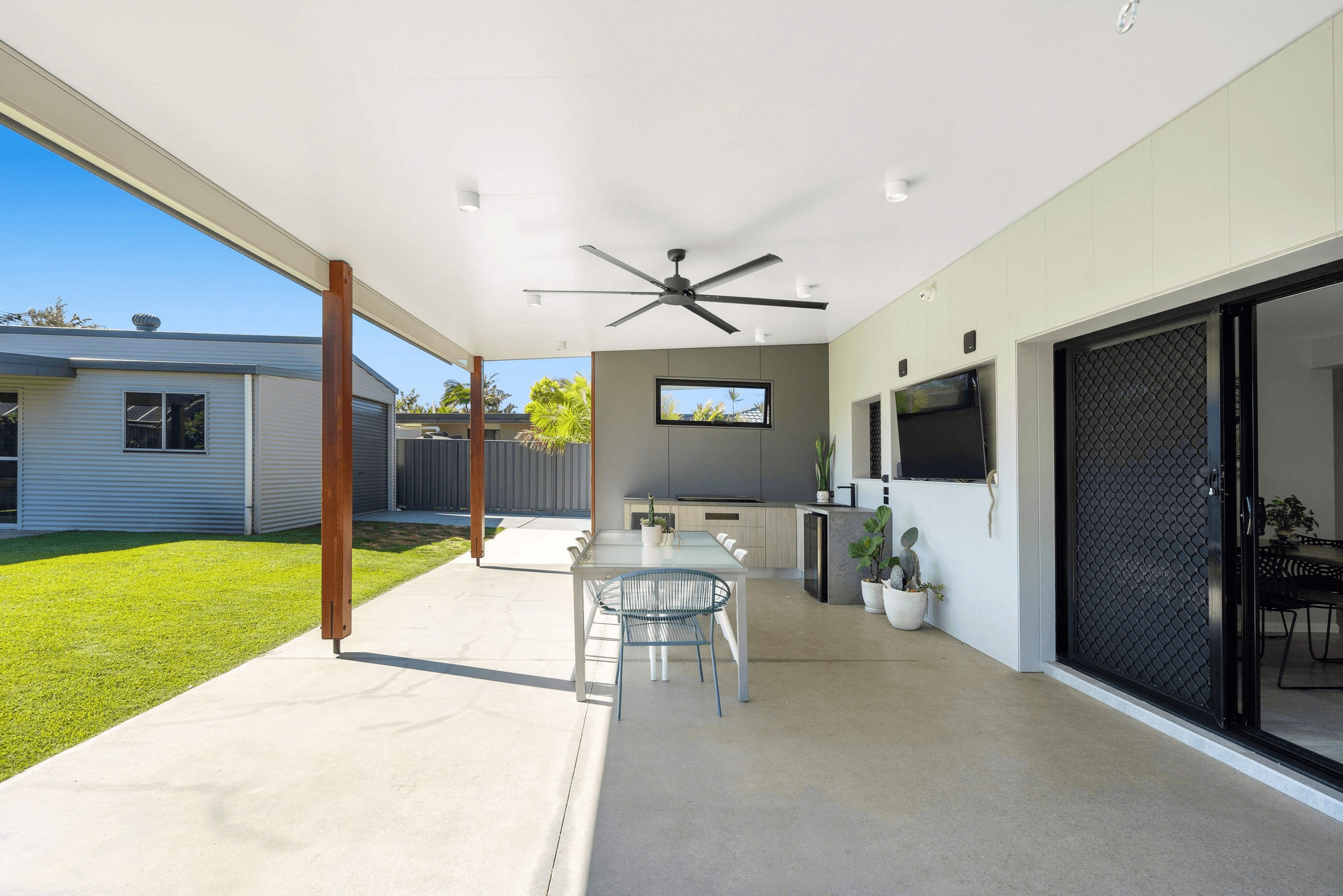 18 Beacon Crescent, Newport, QLD 4020