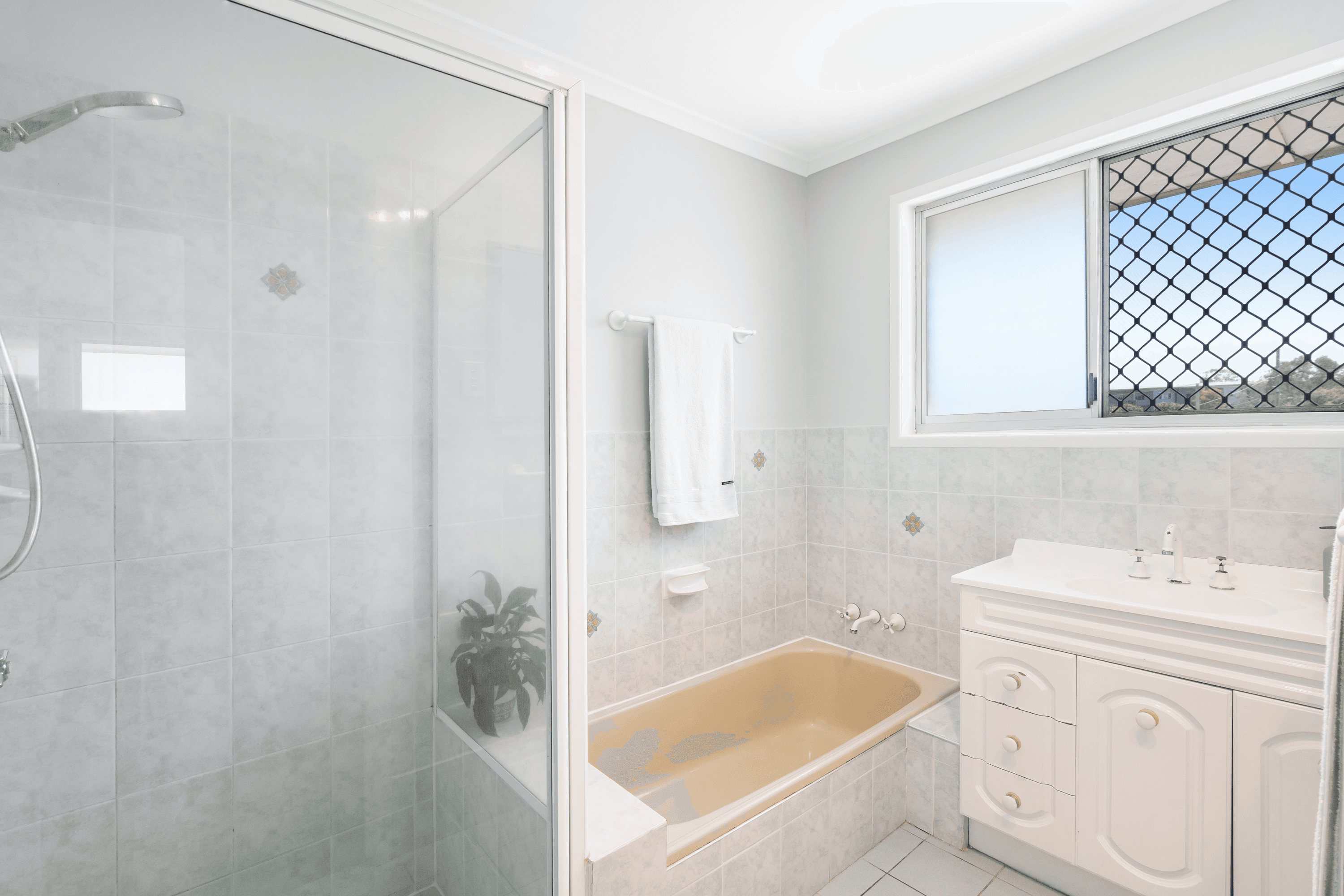 18 Beacon Crescent, Newport, QLD 4020
