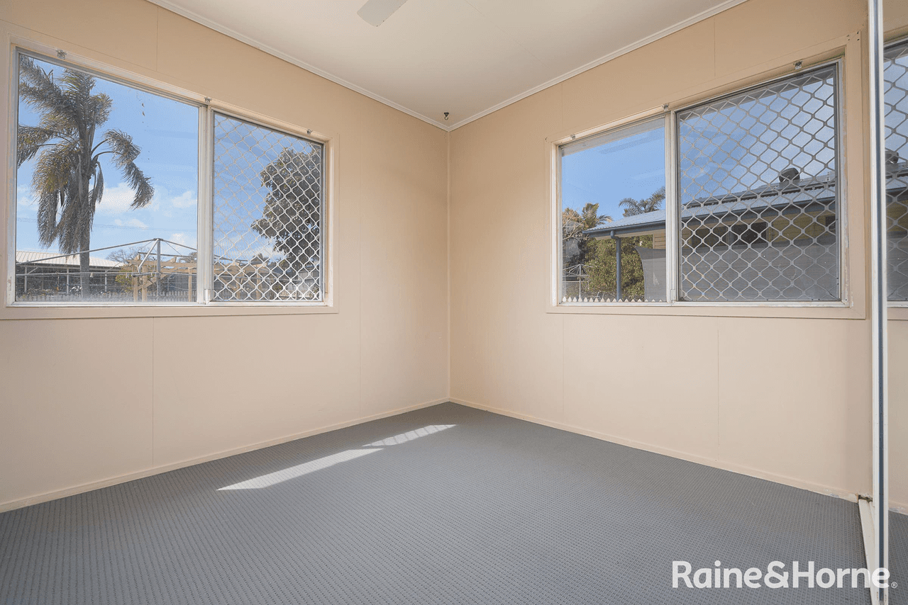 30 Park Street, WEST GLADSTONE, QLD 4680