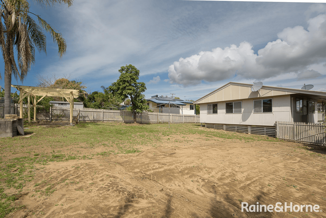 30 Park Street, WEST GLADSTONE, QLD 4680