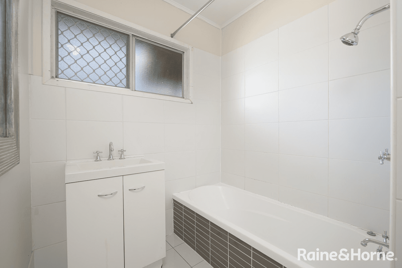 30 Park Street, WEST GLADSTONE, QLD 4680