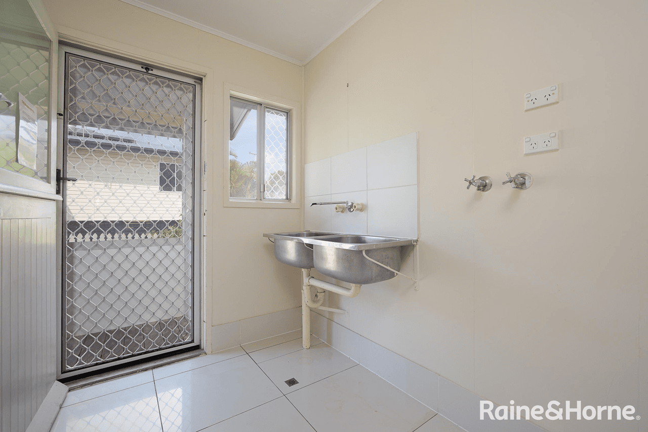 30 Park Street, WEST GLADSTONE, QLD 4680