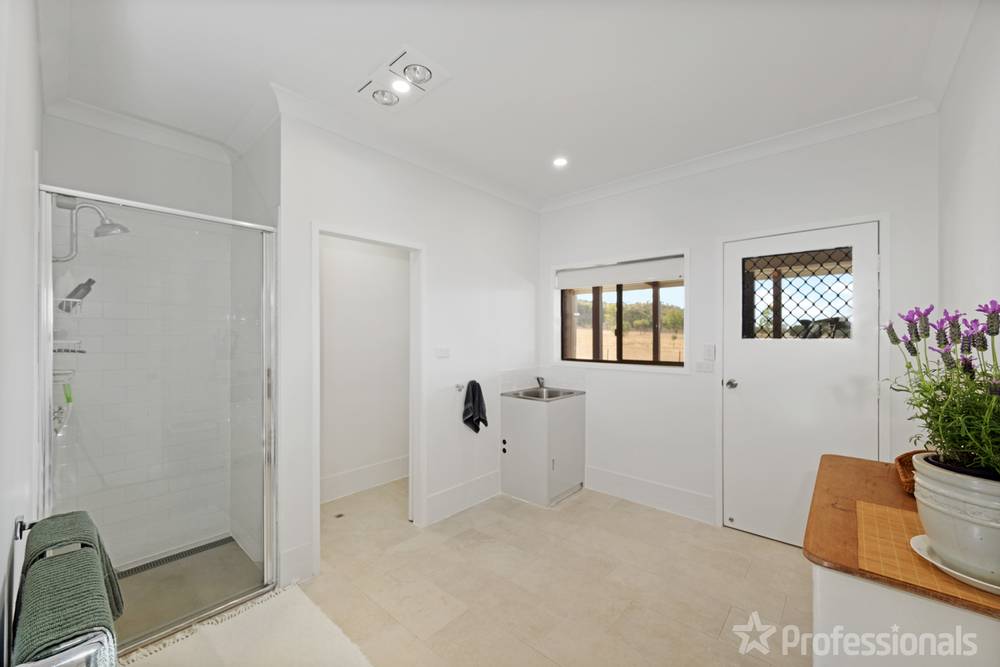 124 Lee Farm Road, Bushley, QLD 4702