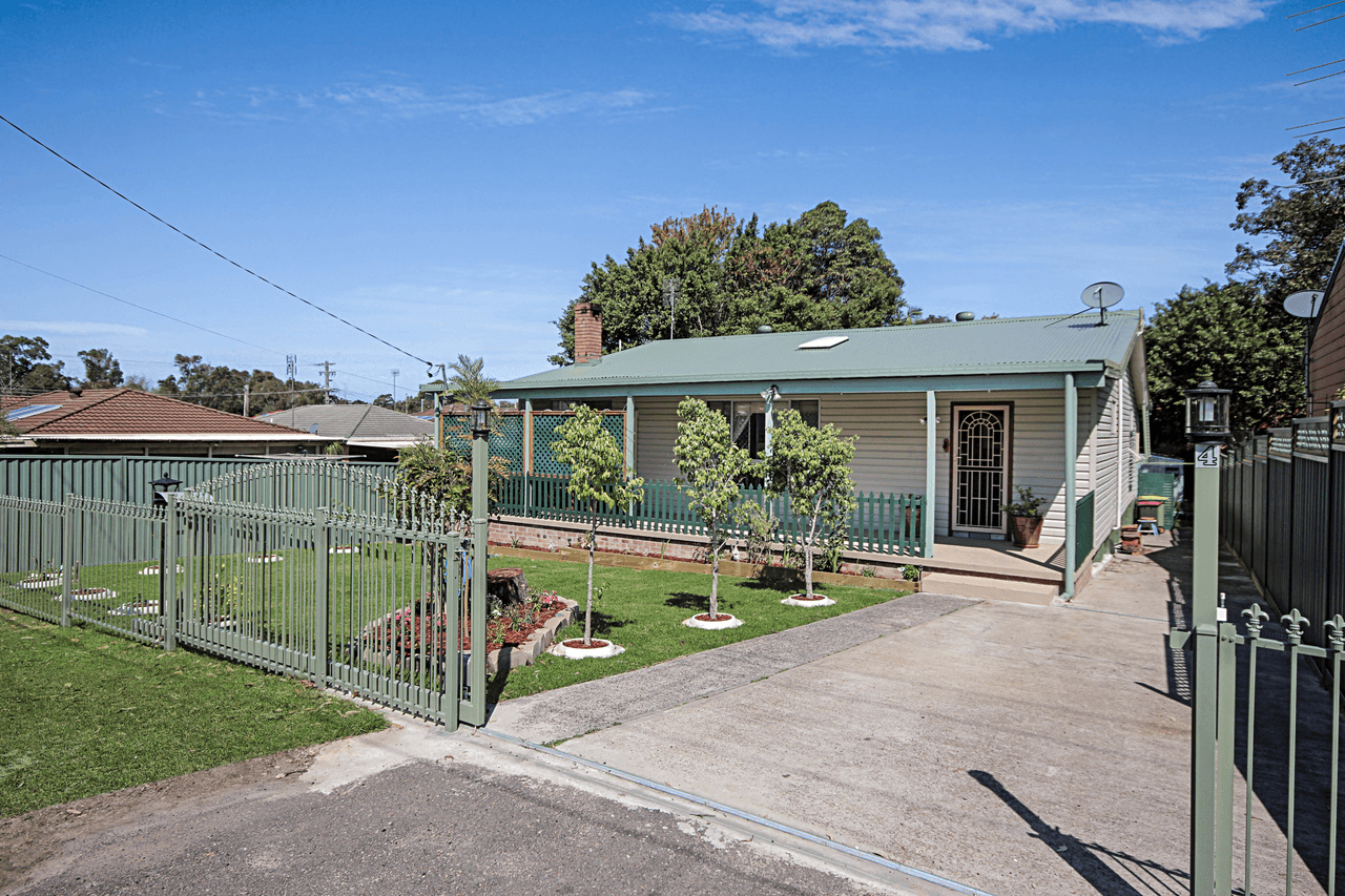 4 Oak Road, CHARMHAVEN, NSW 2263