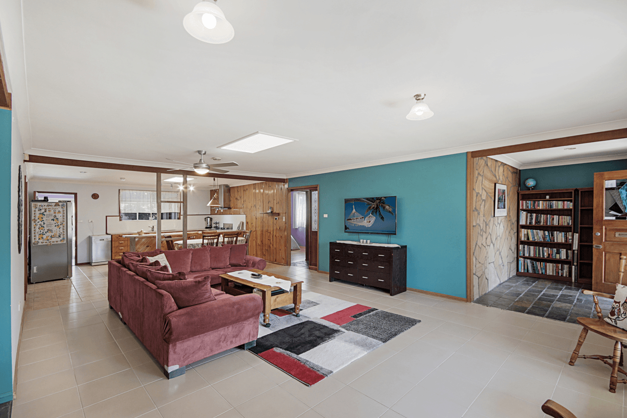 4 Oak Road, CHARMHAVEN, NSW 2263