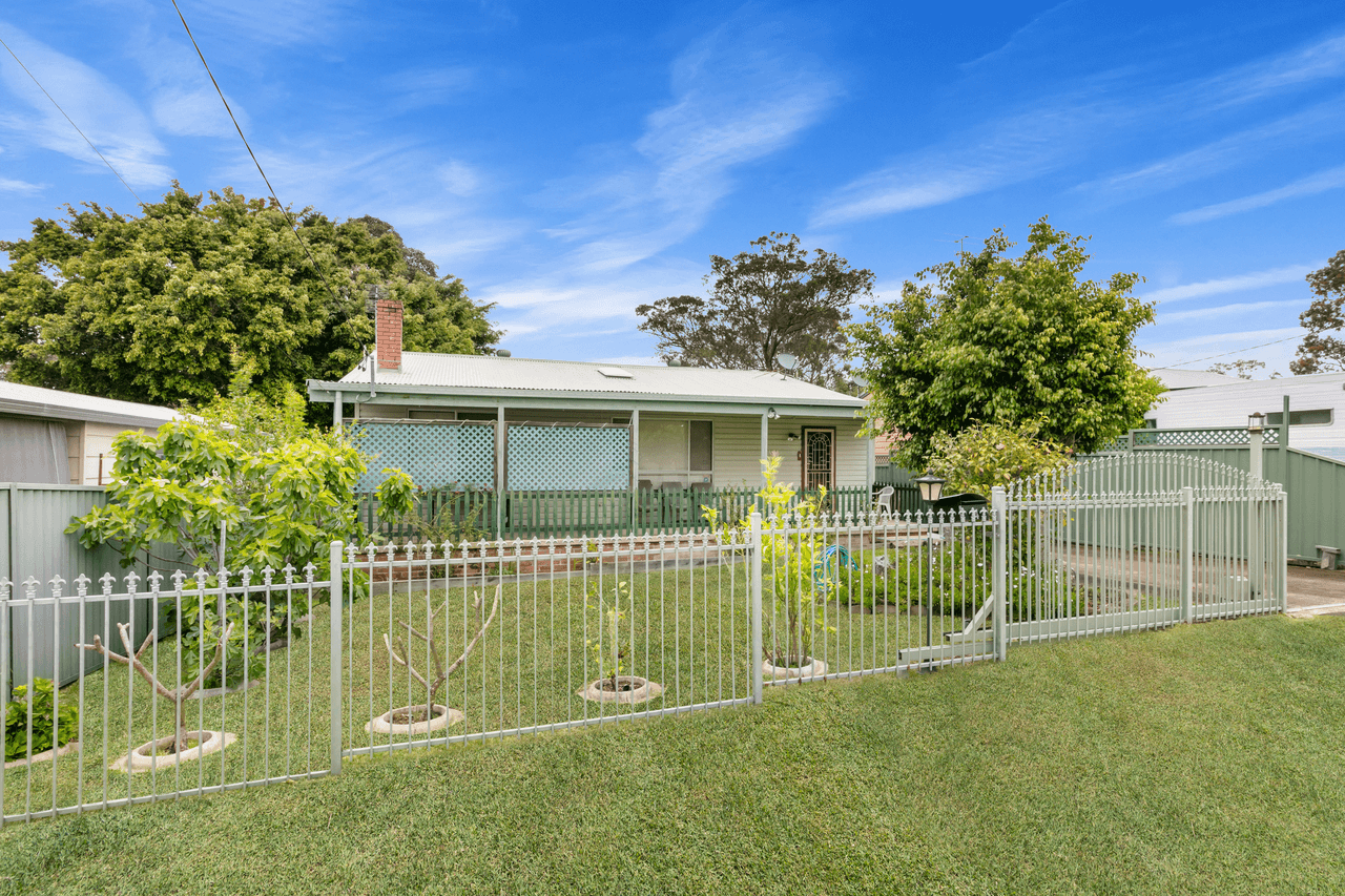 4 Oak Road, CHARMHAVEN, NSW 2263