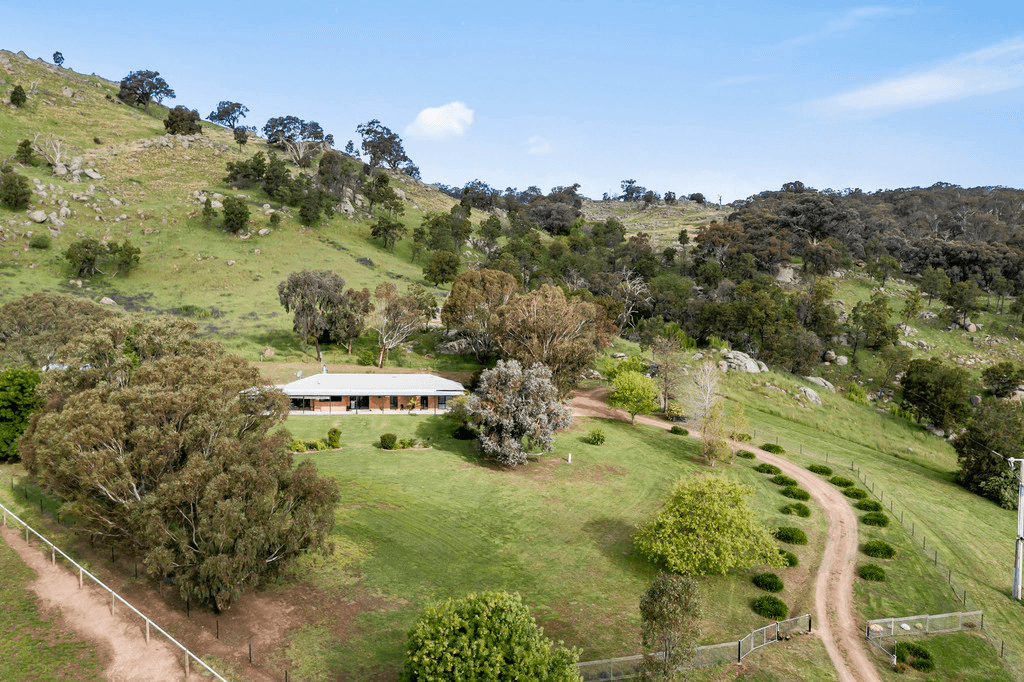 108 Curries Lane, EUROA, VIC 3666