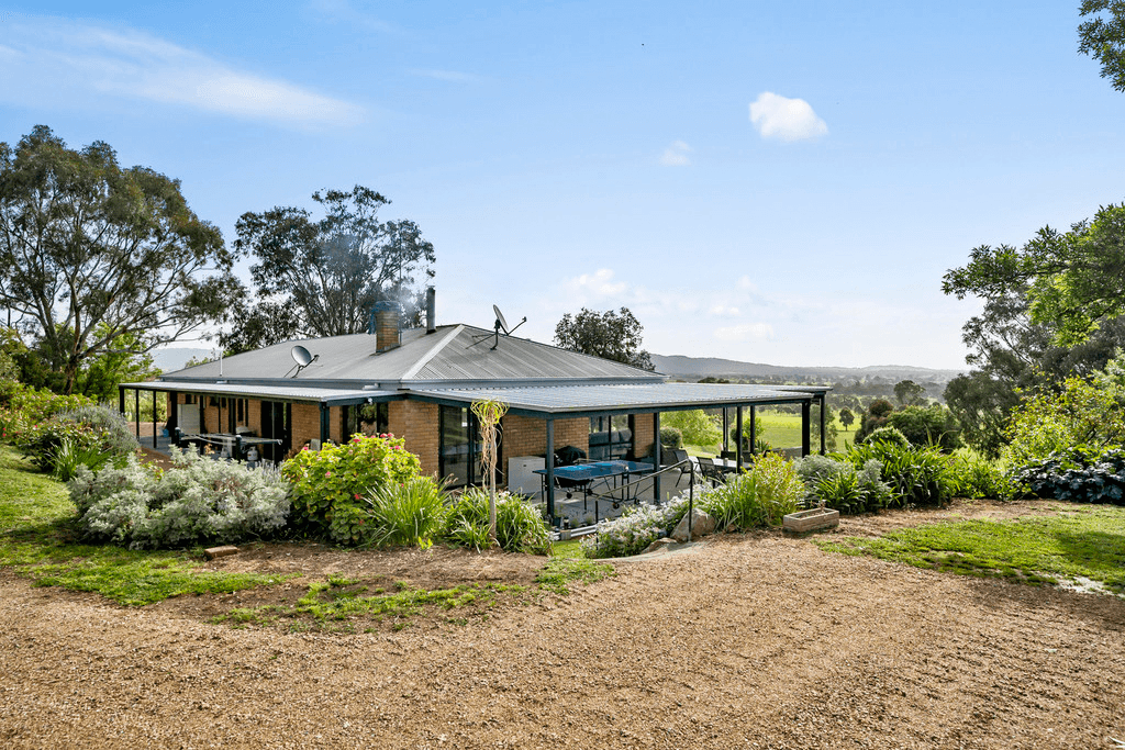 108 Curries Lane, EUROA, VIC 3666