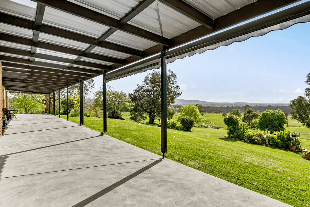 108 Curries Lane, EUROA, VIC 3666