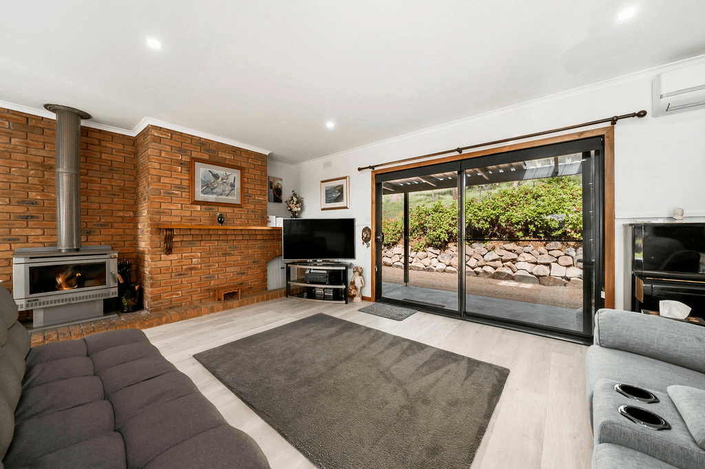 108 Curries Lane, EUROA, VIC 3666