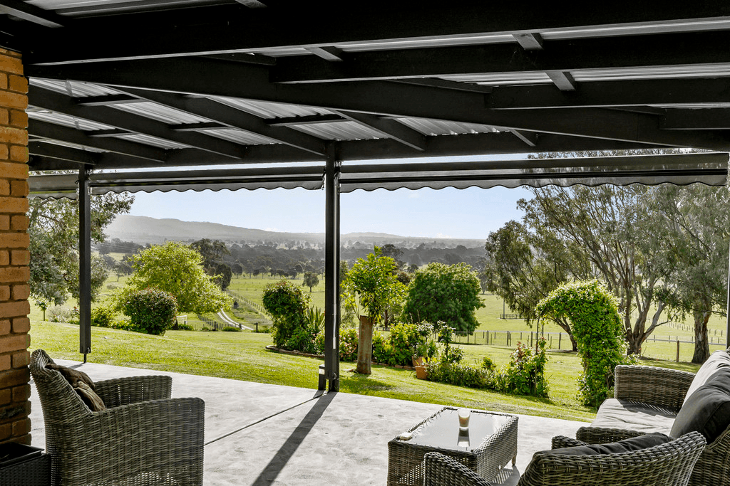 108 Curries Lane, EUROA, VIC 3666