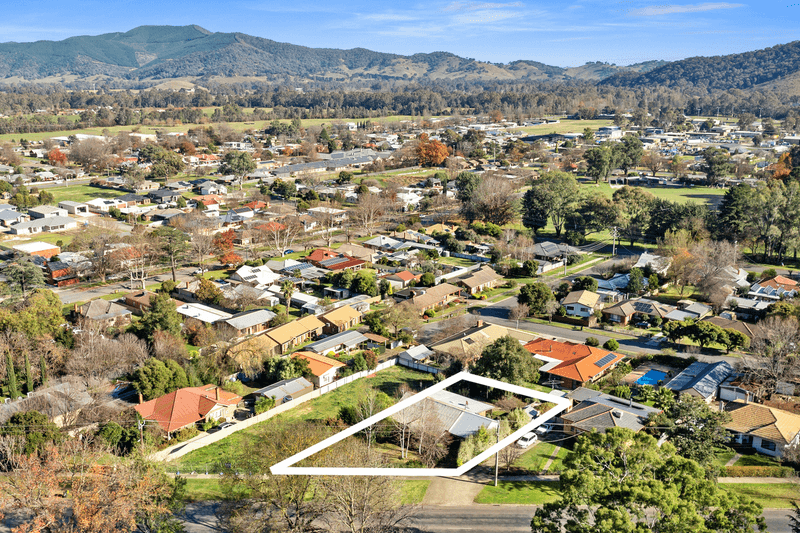 17 O'Donnell Avenue, MYRTLEFORD, VIC 3737