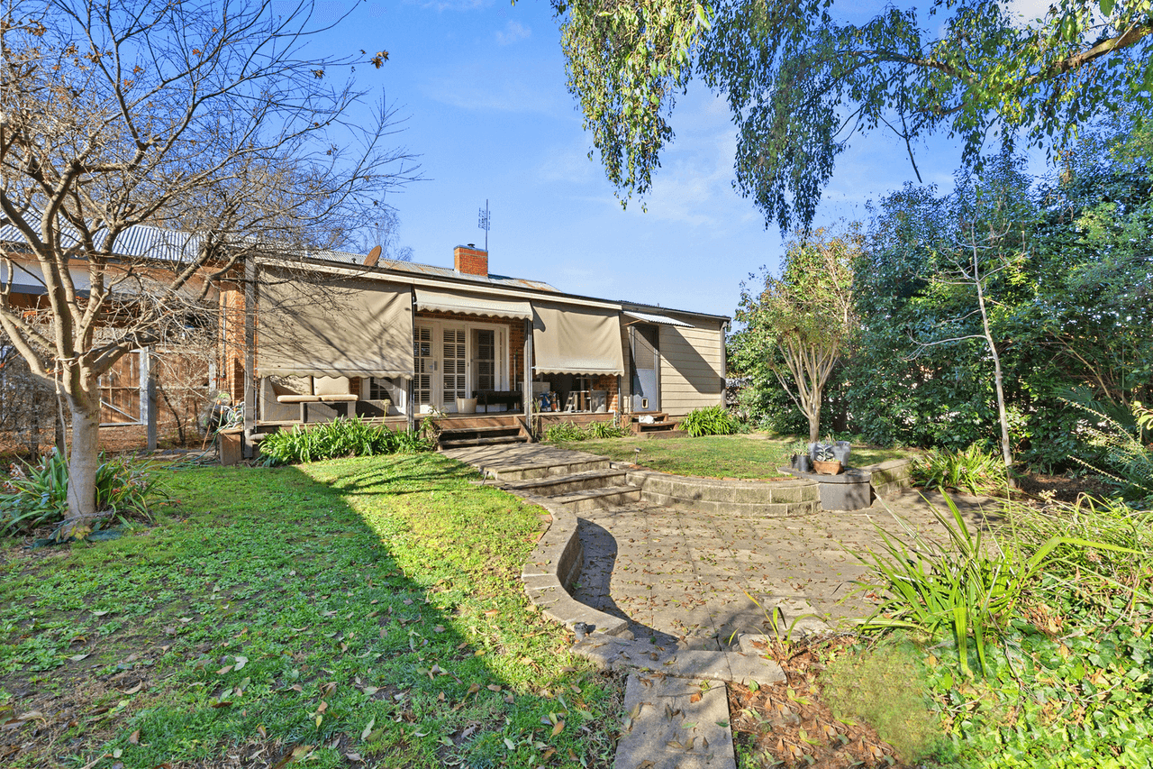 17 O'Donnell Avenue, MYRTLEFORD, VIC 3737