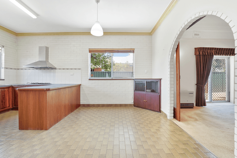 100 Second Avenue, MOUNT LAWLEY, WA 6050