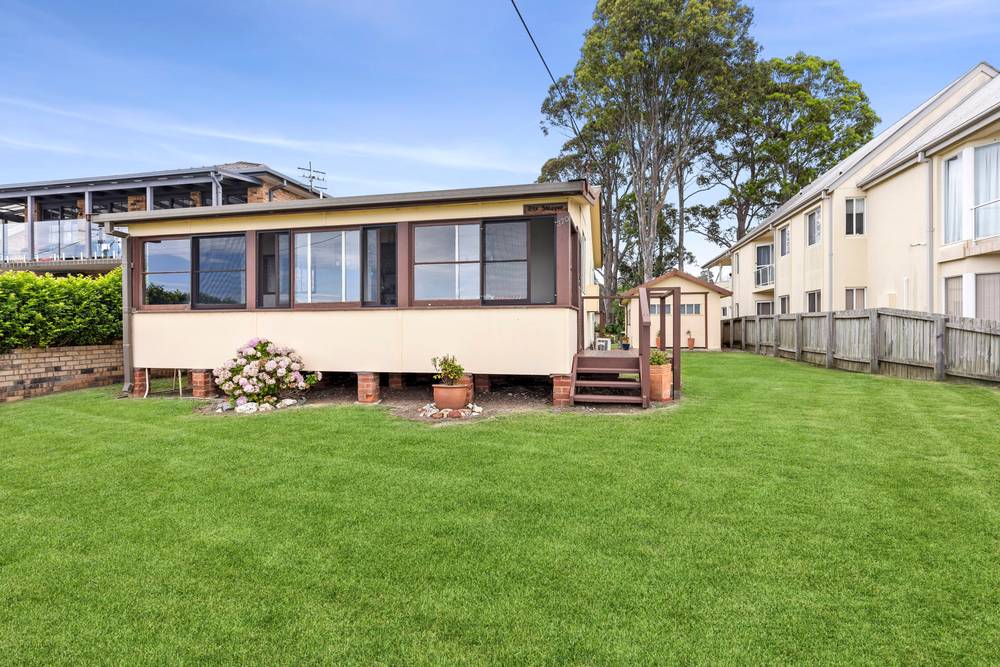 370 Beach Road, Batehaven, NSW 2536