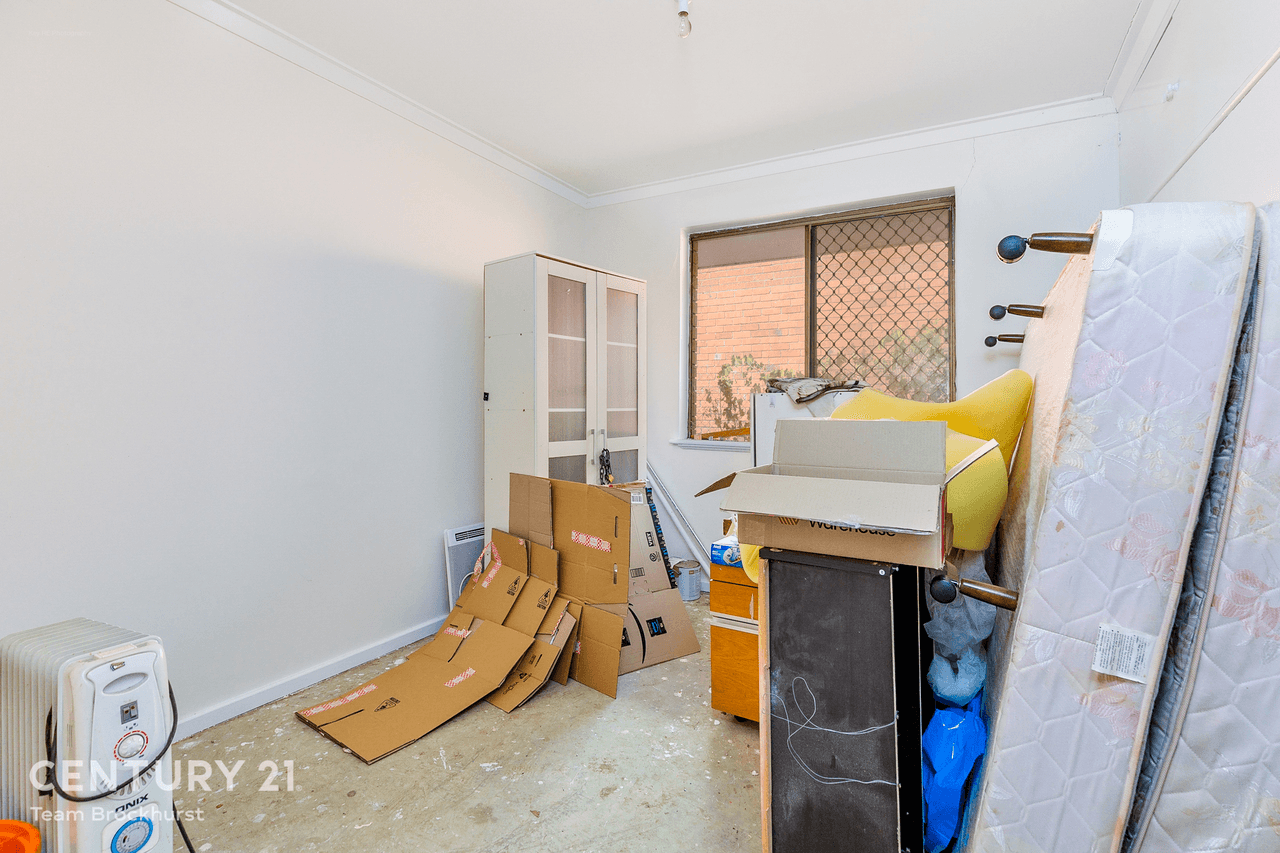 4 St Georges Avenue, Champion Lakes, WA 6111