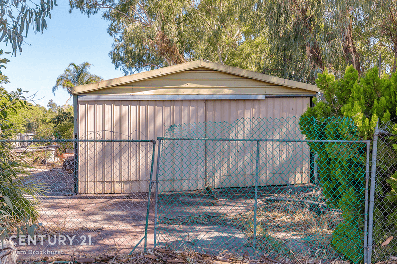 4 St Georges Avenue, Champion Lakes, WA 6111