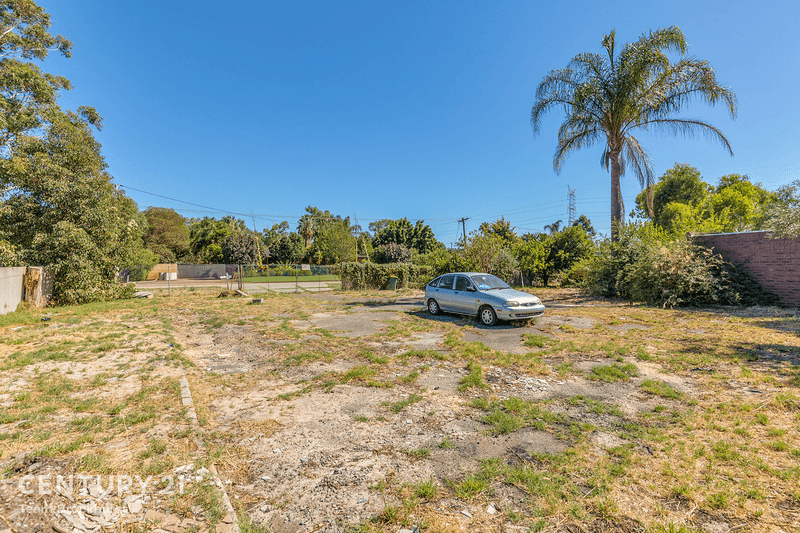 4 St Georges Avenue, Champion Lakes, WA 6111