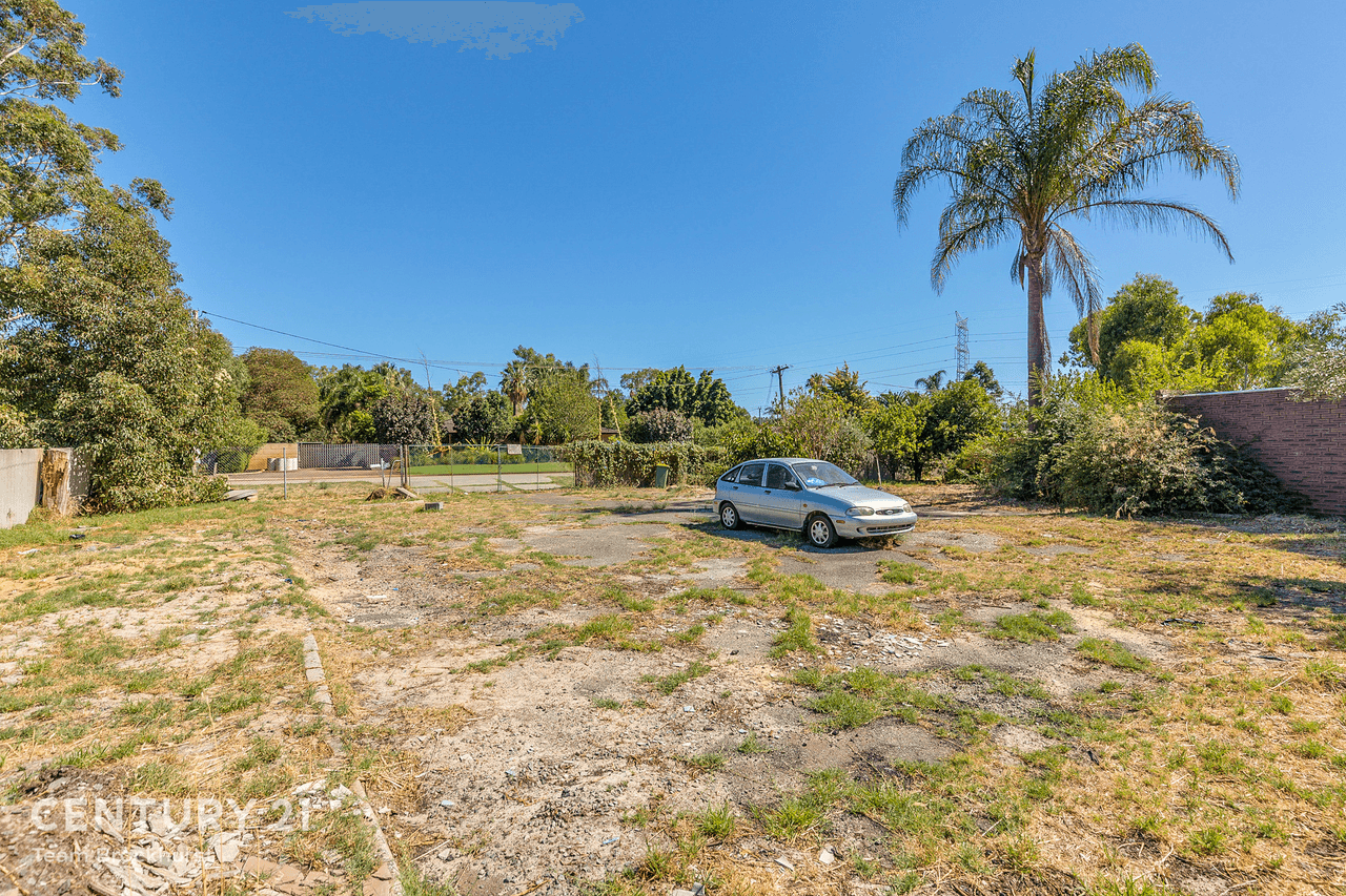 4 St Georges Avenue, Champion Lakes, WA 6111