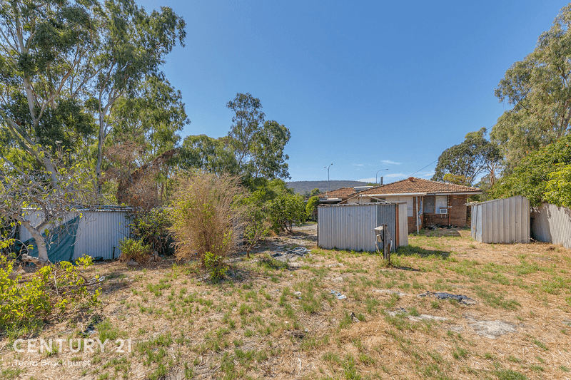 4 St Georges Avenue, Champion Lakes, WA 6111