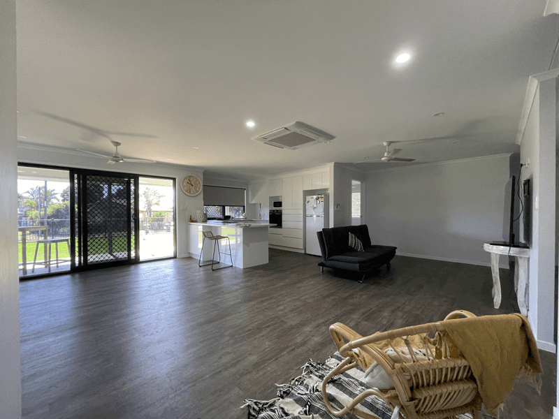 18 Flight Dr, Moranbah, QLD 4744