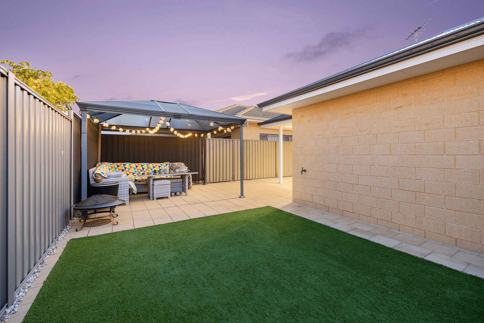 22 Doryanthes Avenue, PIARA WATERS, WA 6112