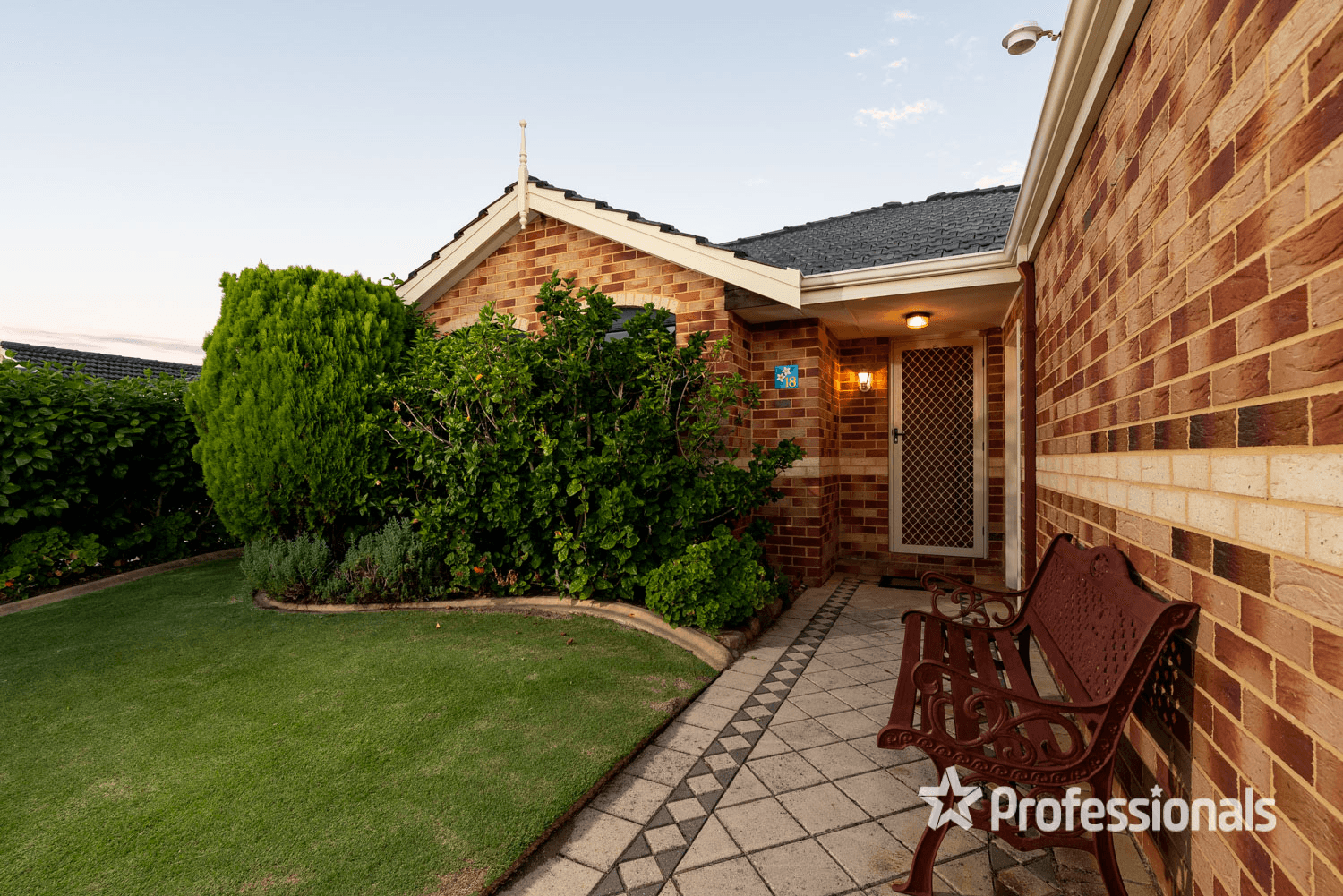 18 Kingsdene Mews, LANDSDALE, WA 6065