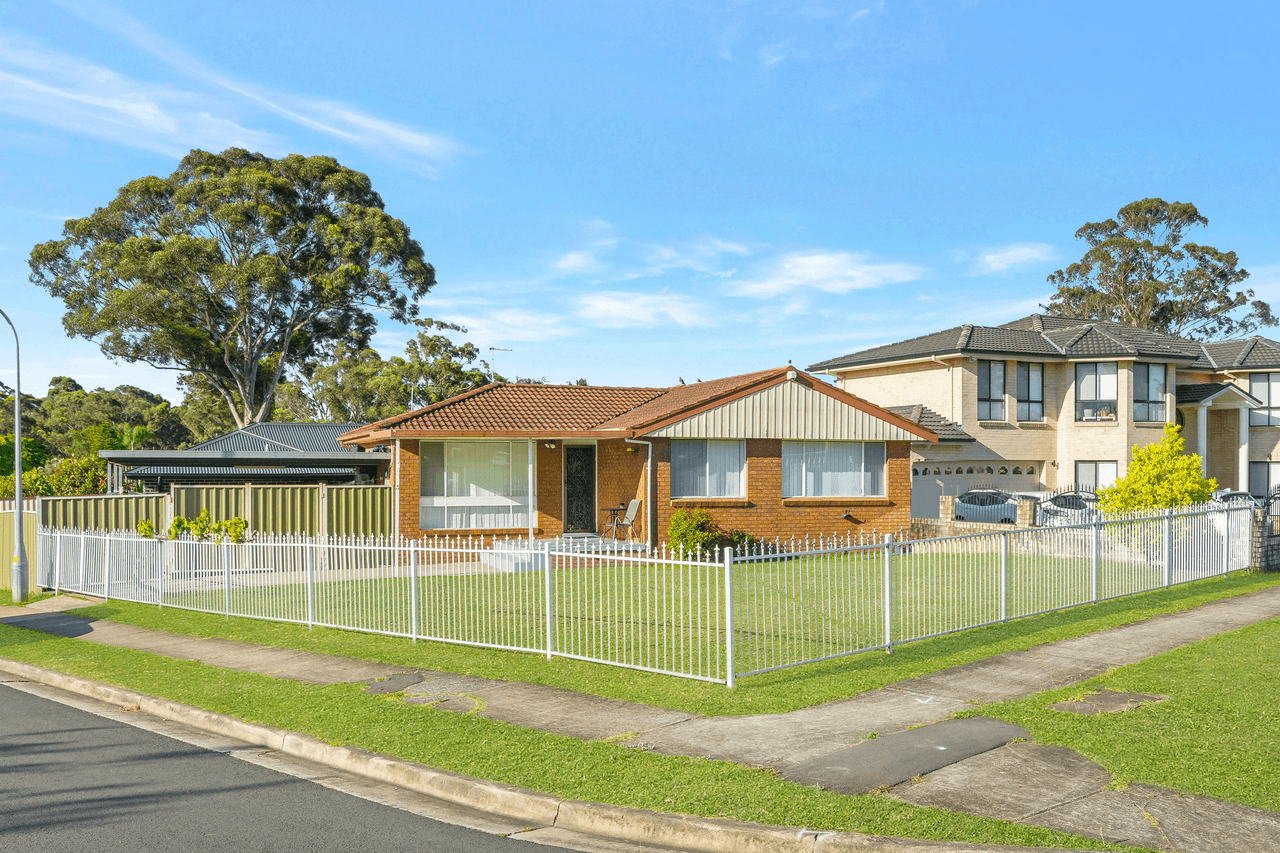 22 Arrowhead Road, GREENFIELD PARK, NSW 2176