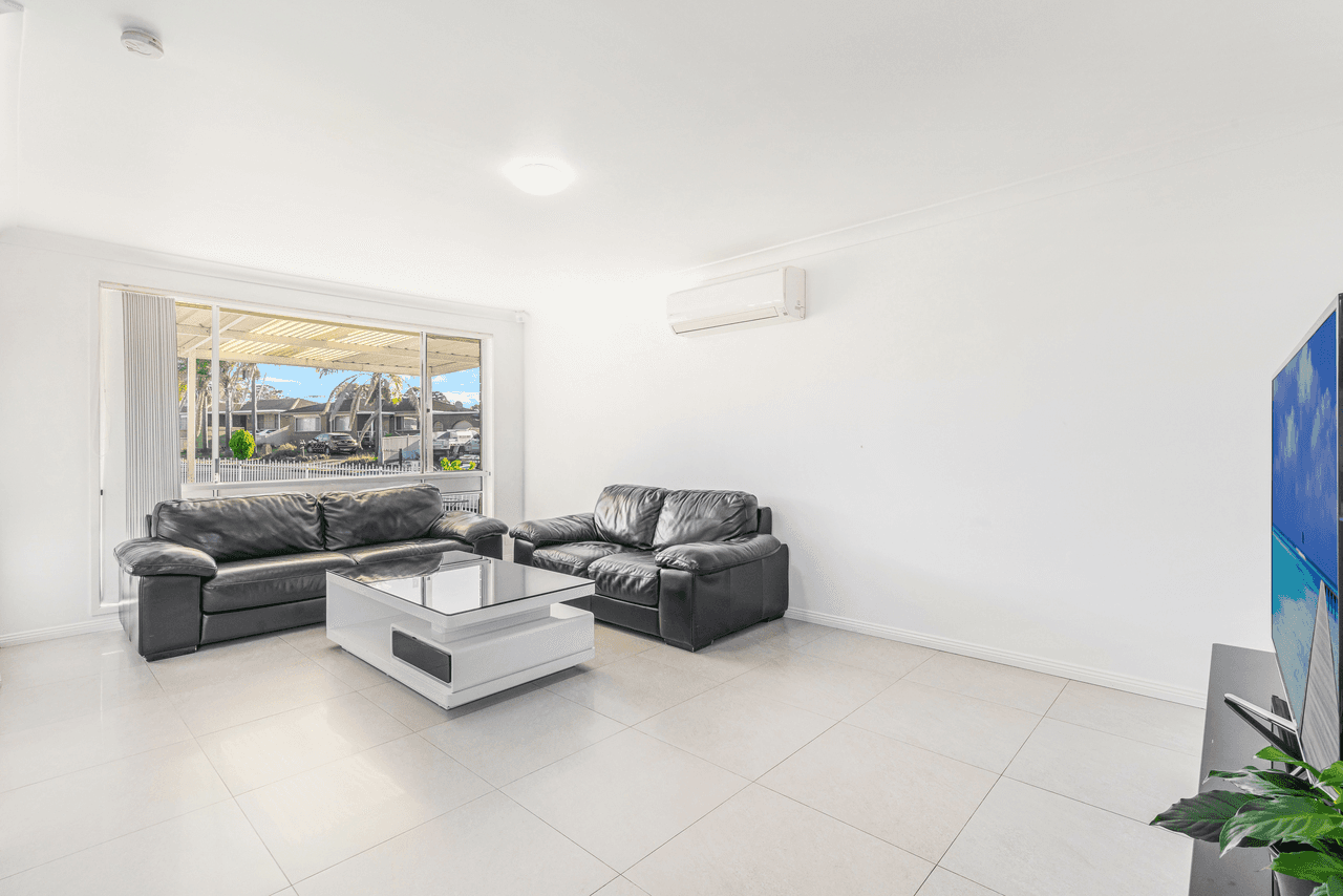 22 Arrowhead Road, GREENFIELD PARK, NSW 2176