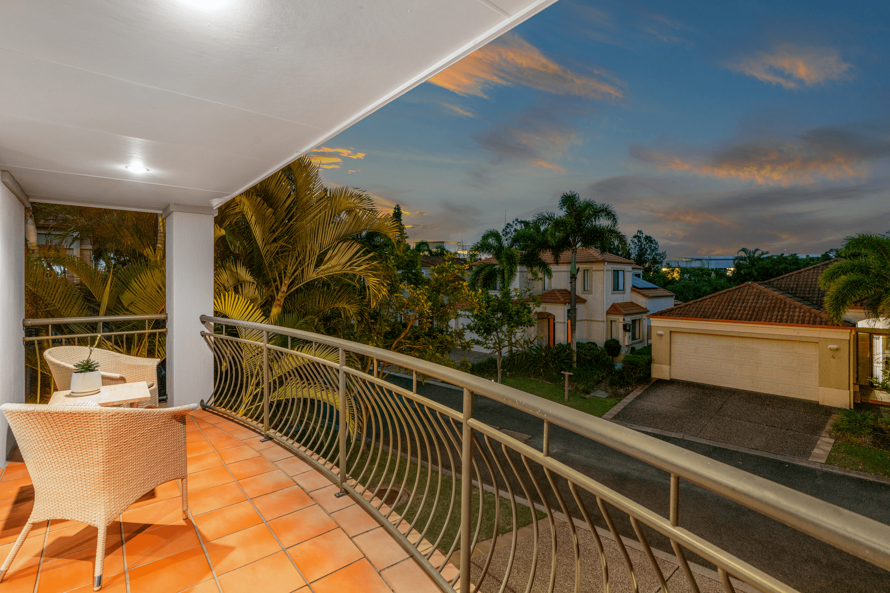 9/6-12 Monterey Keys Drive, HELENSVALE, QLD 4212