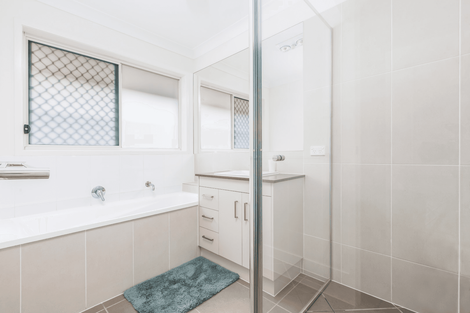 1 MELVILLE DRIVE, BRASSALL, QLD 4305